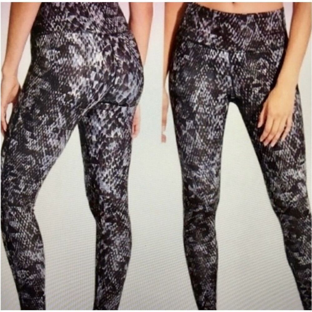 Athleta Chaturanga High Rise Black Gray Cobra Snake Print Leggings Size S